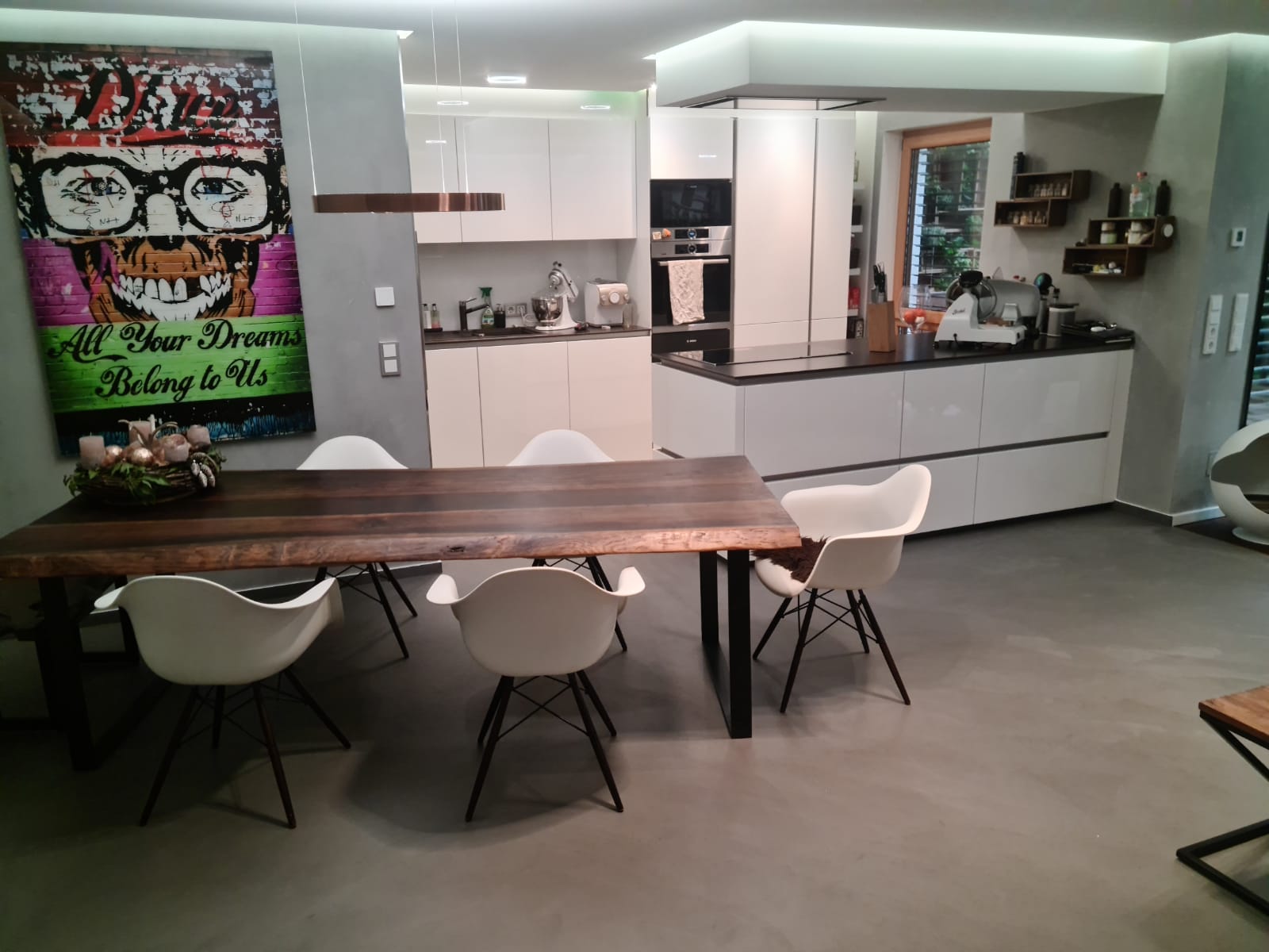 Überspachteln: Spachtelboden statt Fliesen - DER GESTALTUNGSMALER