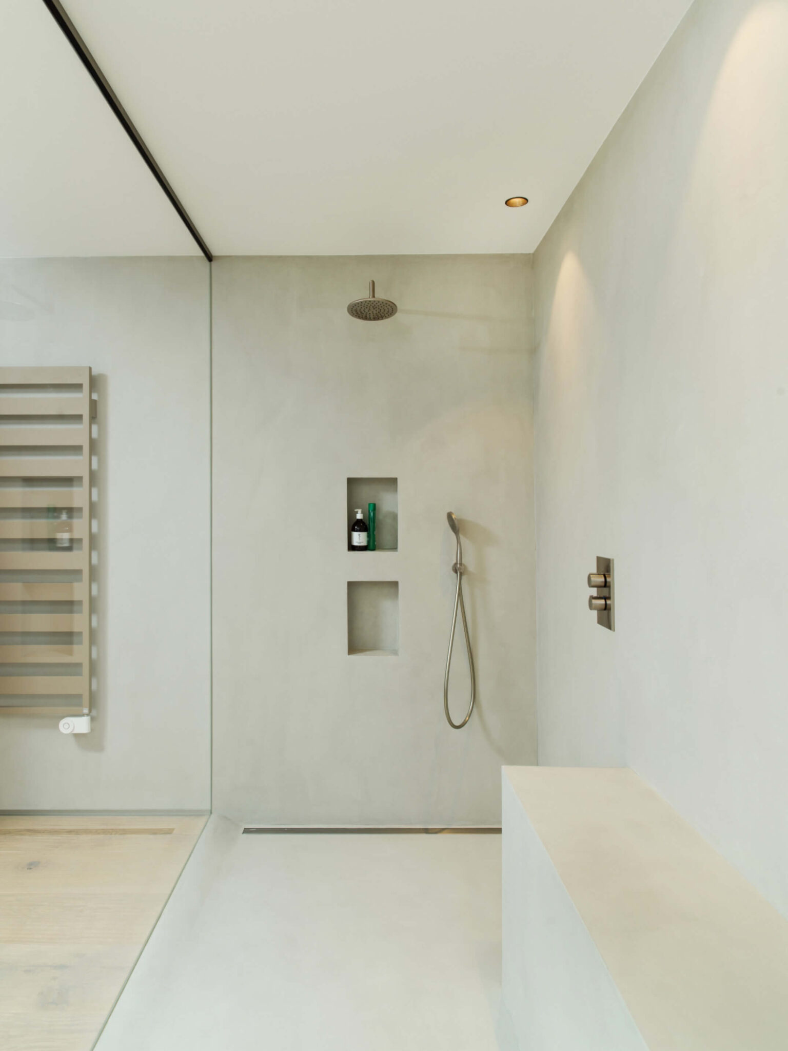 gespachtelte-wand-badezimmer