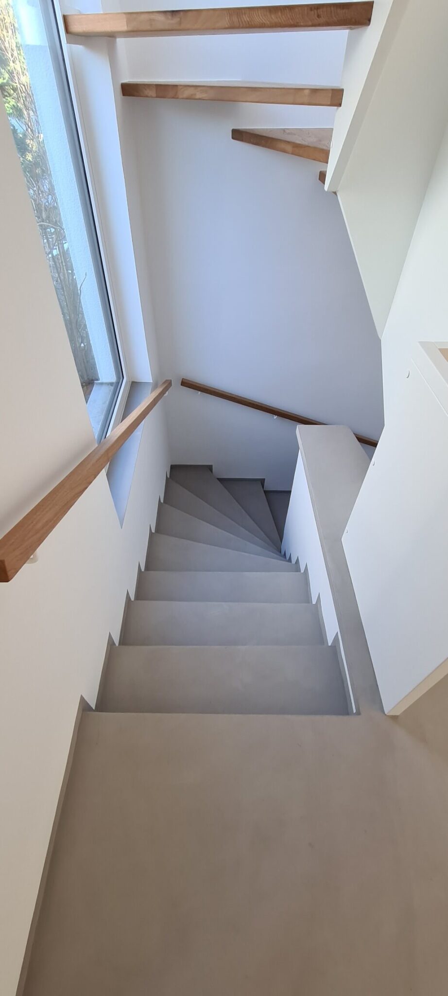 Fugenlose Treppe welche in den Keller führt