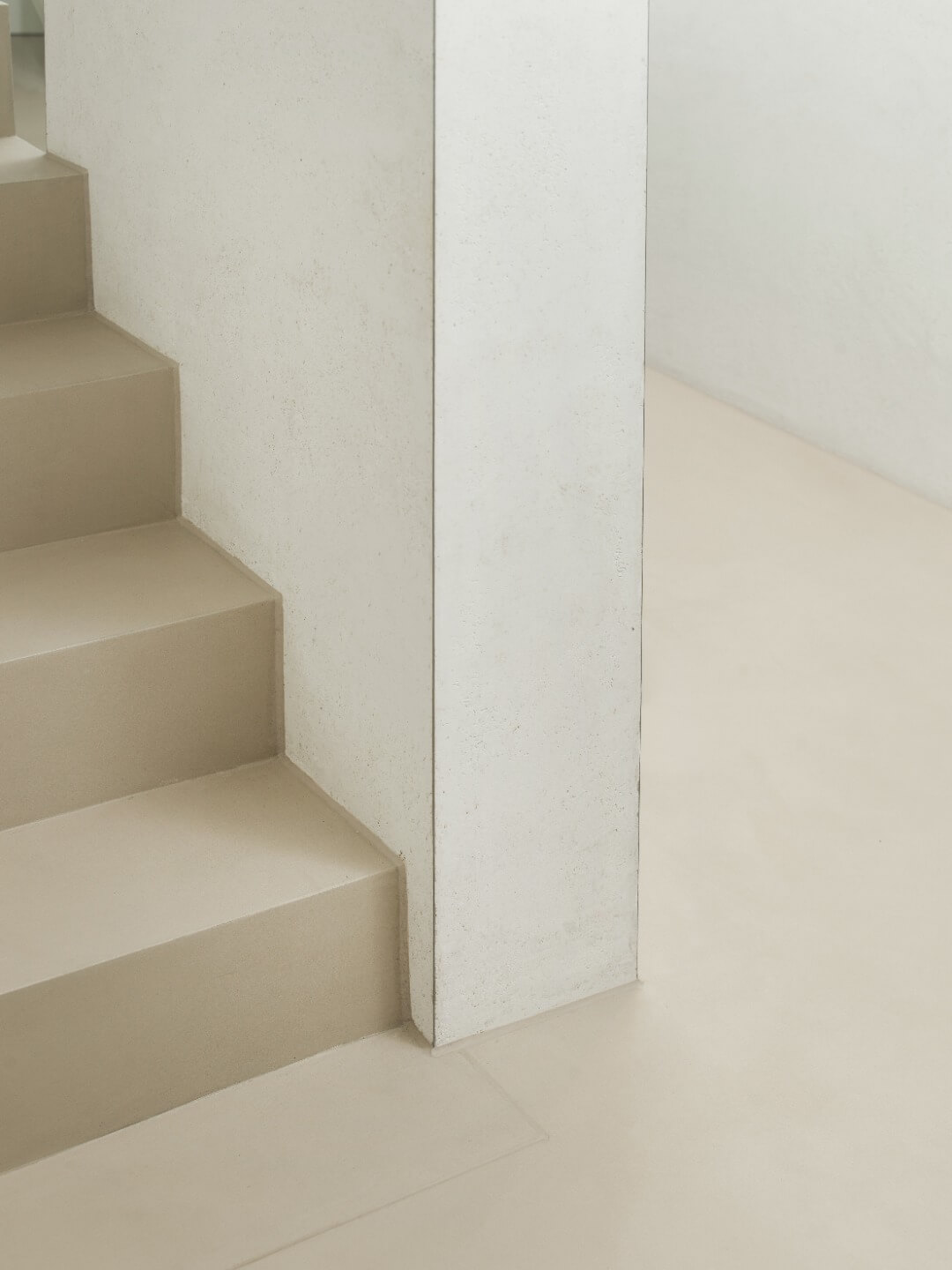 Detailansicht einer fugenlosen Treppe