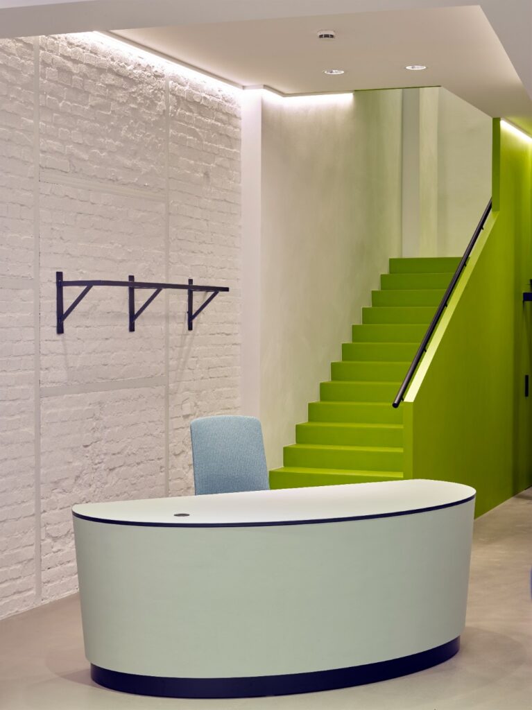 Fugenloser Boden mit fugenloser Treppe